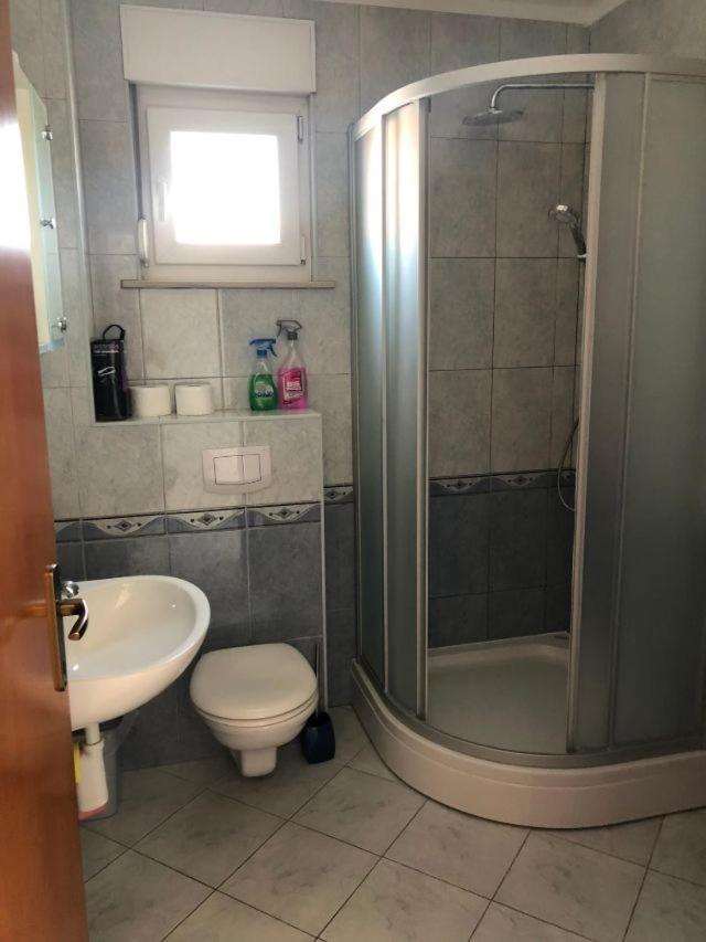 Lili מורטר מראה חיצוני תמונה