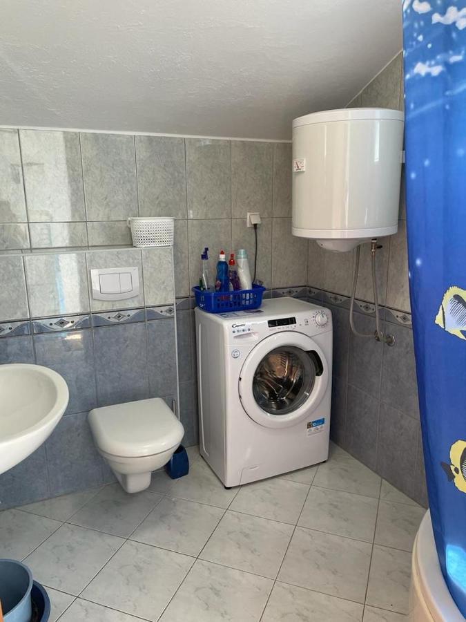 Lili מורטר מראה חיצוני תמונה